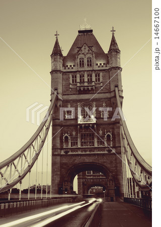 Tower Bridge morning traffic Tower Bridge morning traffic 14667100