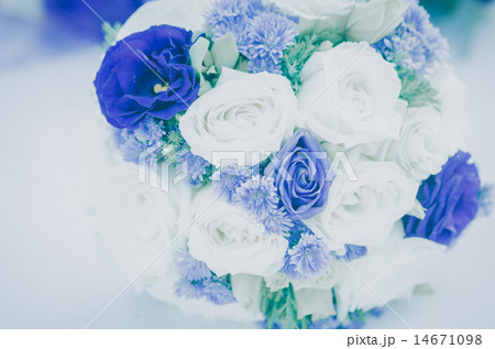 Romantic vintage White and purple roses bouquet. 14671098