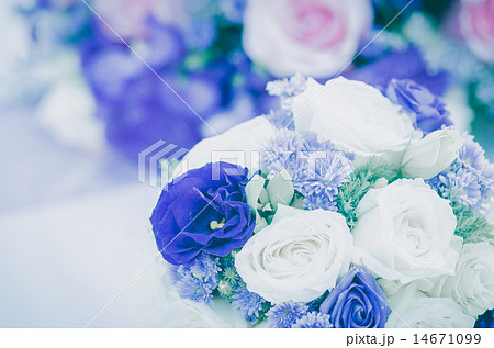 Romantic vintage White and purple roses bouquet. 14671099