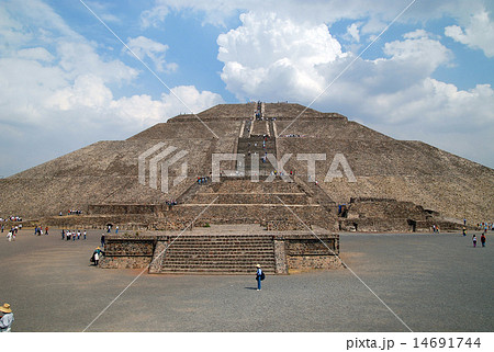 メキシコ　テオティワカン遺跡　太陽のピラミッド 14691744
