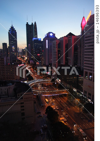 中国　深センの町並み 14696393