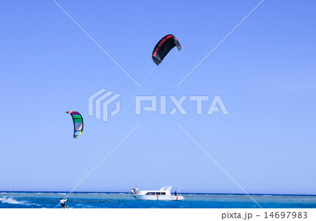 Parasailing 14697983