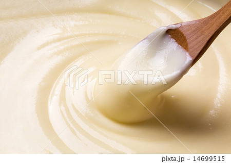 フォンデュ鍋に溶けるチーズ 14699515