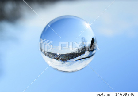 宙玉に写る冬景色 14699546