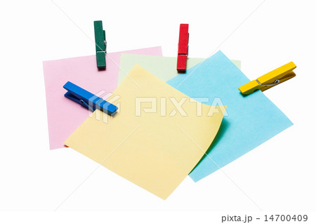 reminder note on color clothes pins reminder note on color clothes pins 14700409