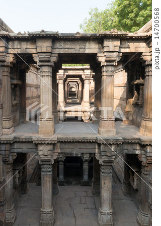 インド　アーメダバード　階段井戸　ダーダー・ハリ 14700568