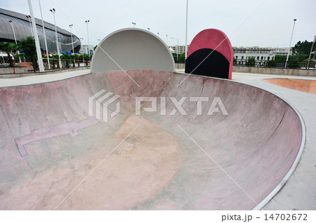 modern skatepark  14702672
