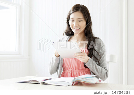 若い女性 若い女性 14704282