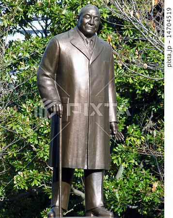 皇居の吉田茂像の写真素材