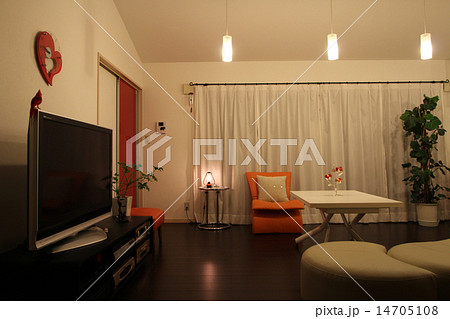 夜のリビングルーム 14705108