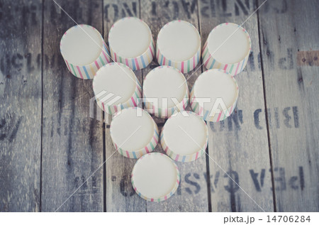 Empty paper cups stack on wooden background. 14706284