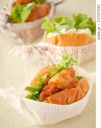 唐揚げ&ポテトサラダサンド 唐揚げ&ポテトサラダサンド 14707492