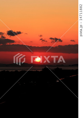 瀬戸内の播磨灘に沈む夕日・夕焼けと「宵の明星(金星)」「新幹線700系」 瀬戸内の播磨灘に沈む夕日・夕焼けと「宵の明星(金星)」「新幹線700系」 14711882