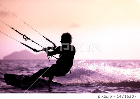 Kitesurfing 14716207