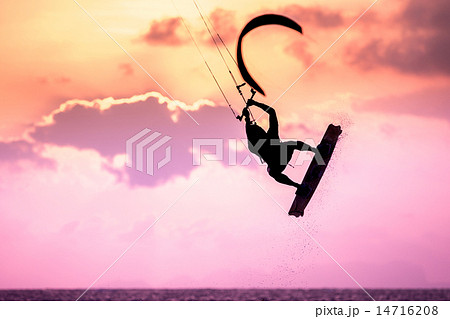 Kitesurfing 14716208