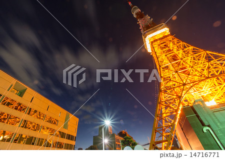 夜のライトアップされた東京タワー 夜のライトアップされた東京タワー 14716771