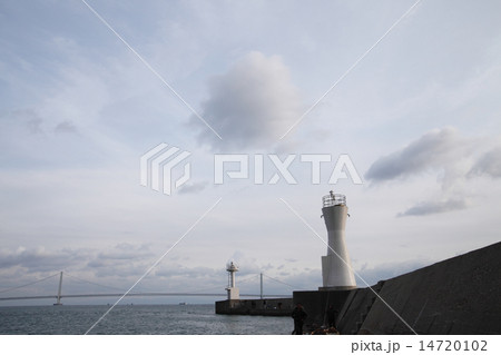 灯台と明石海峡大橋 14720102