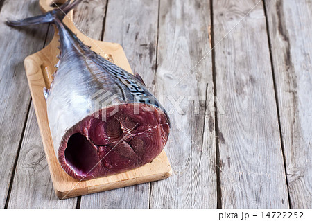 Raw tuna 14722252