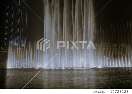 famous dubai musical fountain 14723123