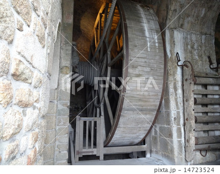 世界遺産 モンサンミッシェル修道院 車輪のある通路 大車輪 修道僧の納骨堂 世界遺産 モンサンミッシェル修道院 車輪のある通路 大車輪 修道僧の納骨堂 14723524