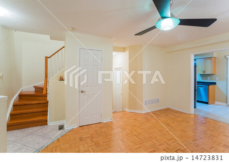 Empty living room Empty living room 14723831