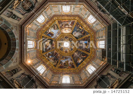 フィレンツェ メディチ家礼拝堂 君主の礼拝堂天井絵の写真素材