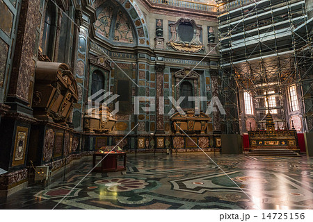 フィレンツェ メディチ家礼拝堂 君主の礼拝堂の写真素材