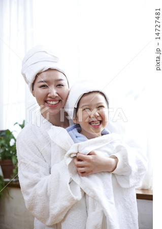 風呂上がりの母娘 風呂上がりの母娘 14727481