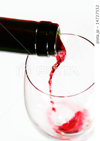 Red wine pouring 14727552