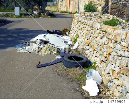 Rubbish and abandoned hazardous waste 14729905