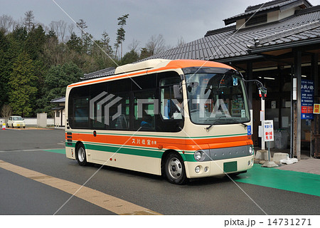 竹田城近くの山城の郷に停車する全但バス 14731271