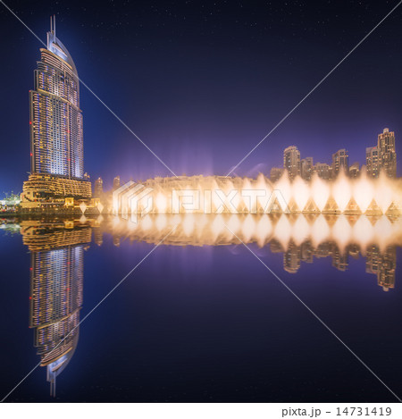 The dancing fountain Burj Khalifa in Dubai, UAE 14731419