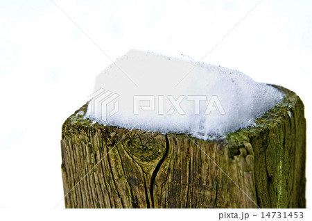 snow on fence post snow on fence post 14731453