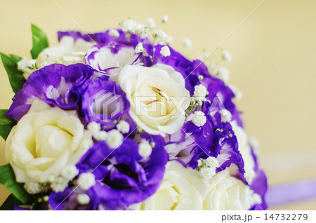 Image of wedding rings on flowers Image of wedding rings on flowers 14732279