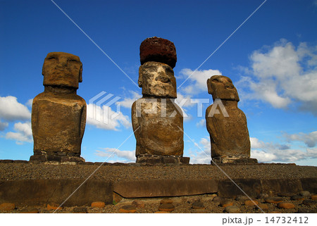 チリ　イースター島　アフ・トンガリキのモアイ 14732412