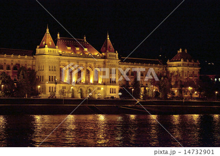 old building at night in Budapest 14732901