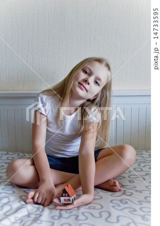 Cute girl Cute girl 14733595