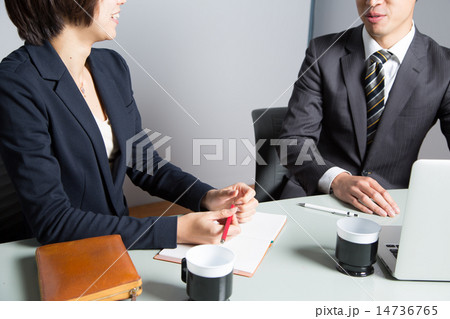 ビジネス 男女 打合せ PC ビジネス 男女 打合せ PC 14736765