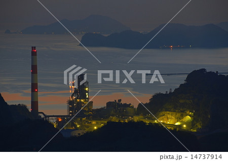 工場と夜景 14737914