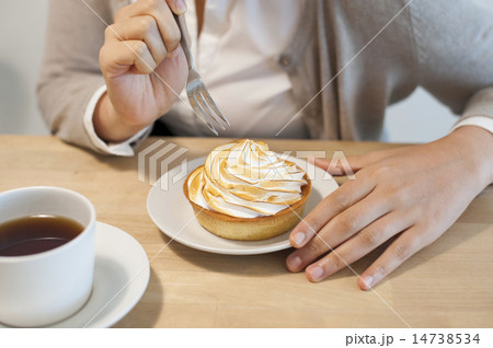 A delicious looking tart served in a café. A delicious looking tart served in a café. 14738534