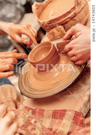 How to make a clay pot 14743605