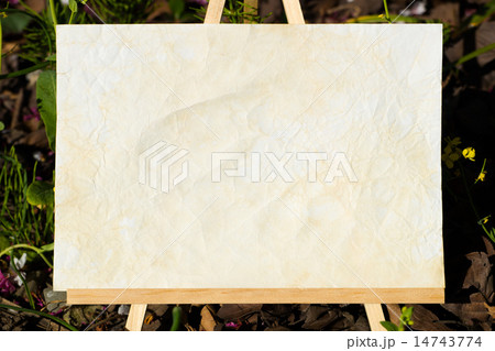 古びた紙・屋外背景 古びた紙・屋外背景 14743774