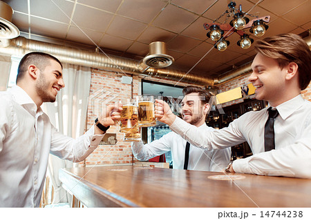 Business managers having a drink in the pub Business managers having a drink in the pub 14744238
