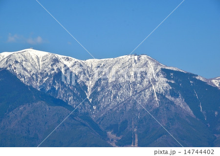 早春の比良山とびわ湖バレイスキー場全景の写真素材