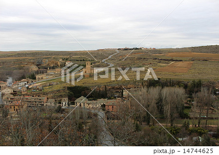 世界遺産セゴビアのアルカサルからの風景　スペイン 14744625