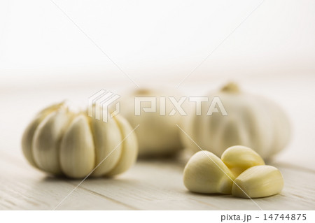 Garlic cloves and bulb on chopping board Garlic cloves and bulb on chopping board 14744875