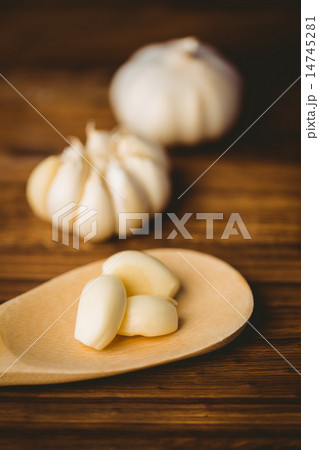 Garlic cloves and bulb on chopping board 14745281