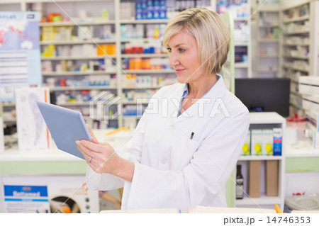 Pharmacist using tablet pc 14746353
