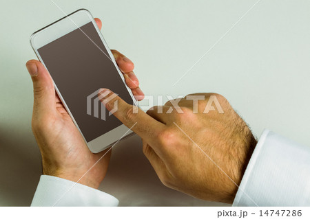 Businessman using his smart phone 14747286