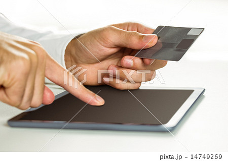 Man using tablet for online shopping Man using tablet for online shopping 14749269